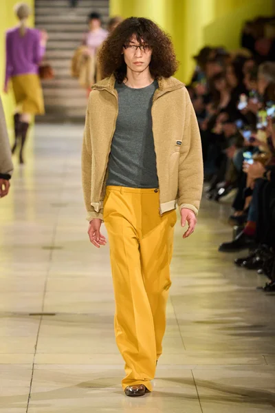 Look 23